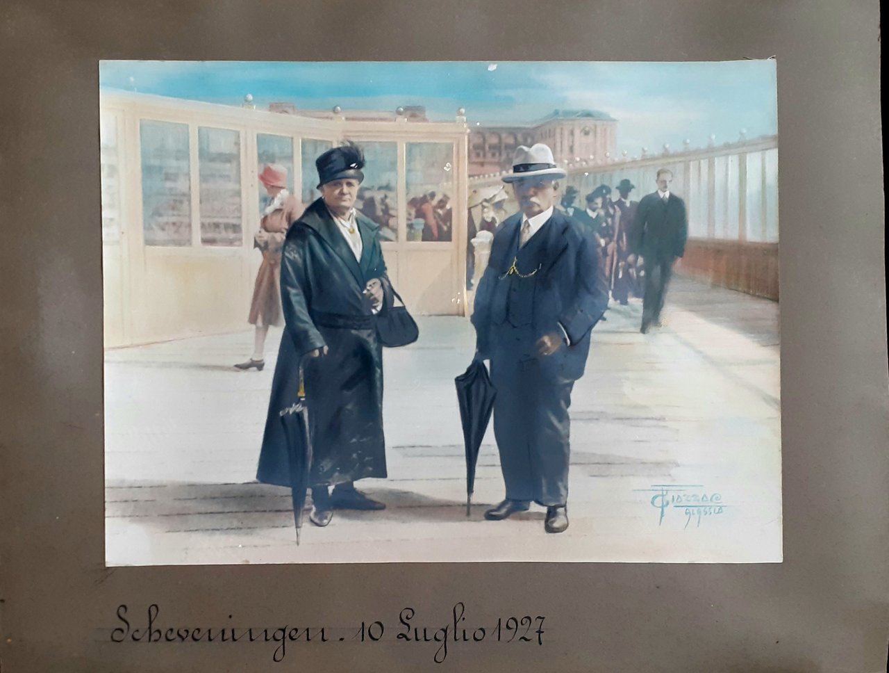 Fotografia originale con coloritura manuale " Turisti Italiani a Scheveningen …