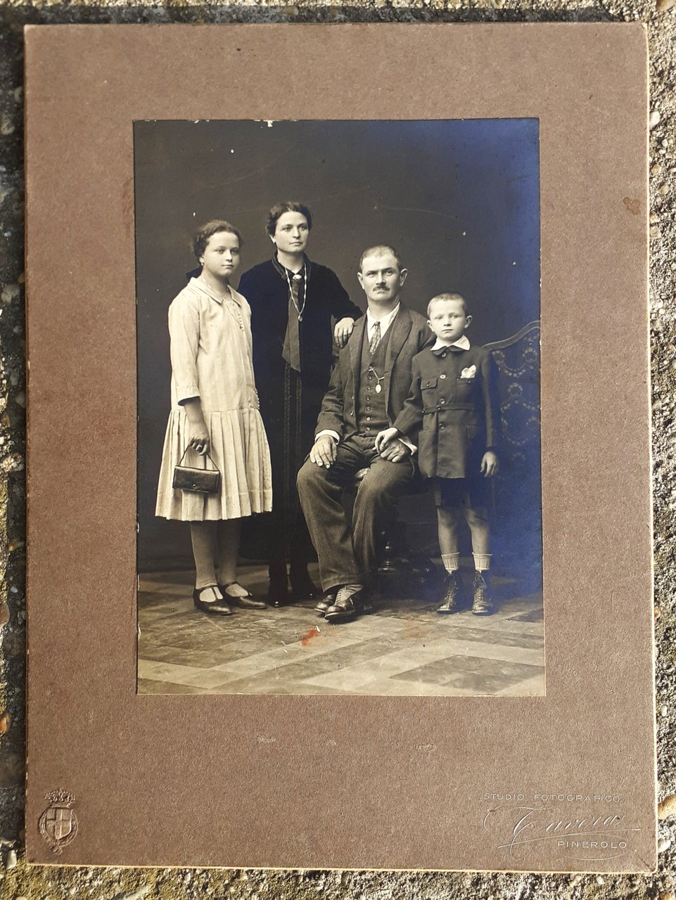 fotografia originale "Gruppo famigliare" Studio fotografico Tavera anni '20 | Immagine principale