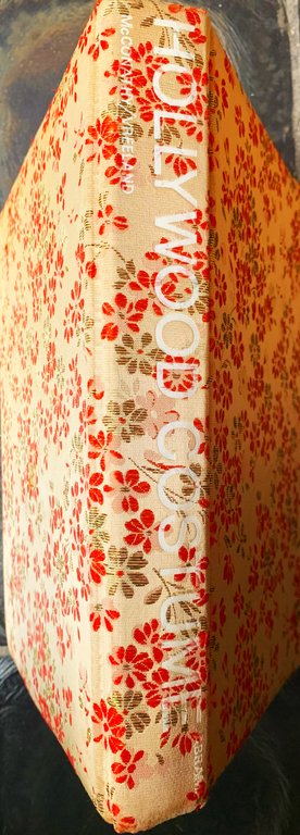 Hollywood Costume. Glamour! Glitter! Roomance!