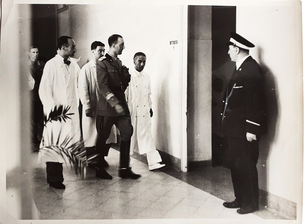 Il Principe Umberto di Savoia in visita all'ospedale Molinette Torino …