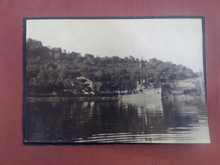 Lagosta Portolago Rimorchiatore - Dragamine RD 38 ormeggiato | Immagine Gallery 1