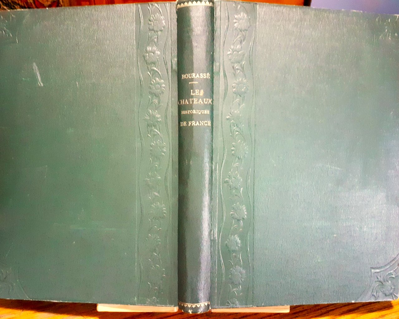 Les chateaux historiques de France. Histoire et Monuments