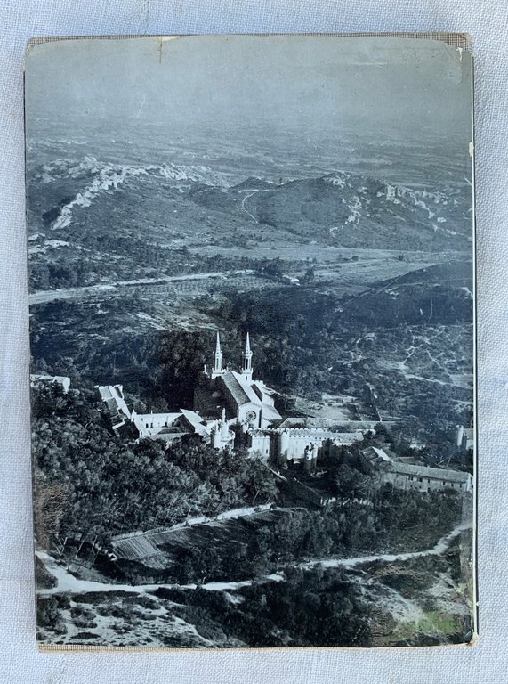 Les Prémontrés. Chès les Pères Blancs de Frigolet