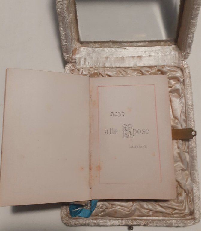 Libretto "Dono alle Spose Cristiane" in contenitore originale 1882