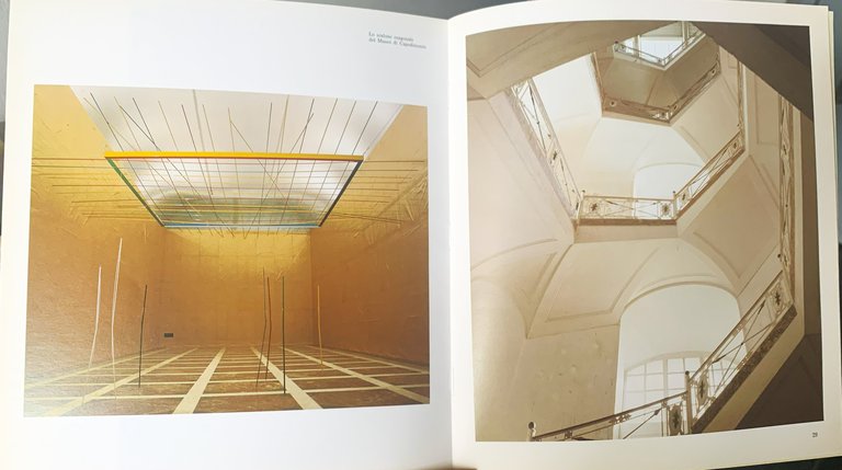 Luciano Fabro. Nord, Sud, Est, Ovest giocano a Shanghai. Un'opera …