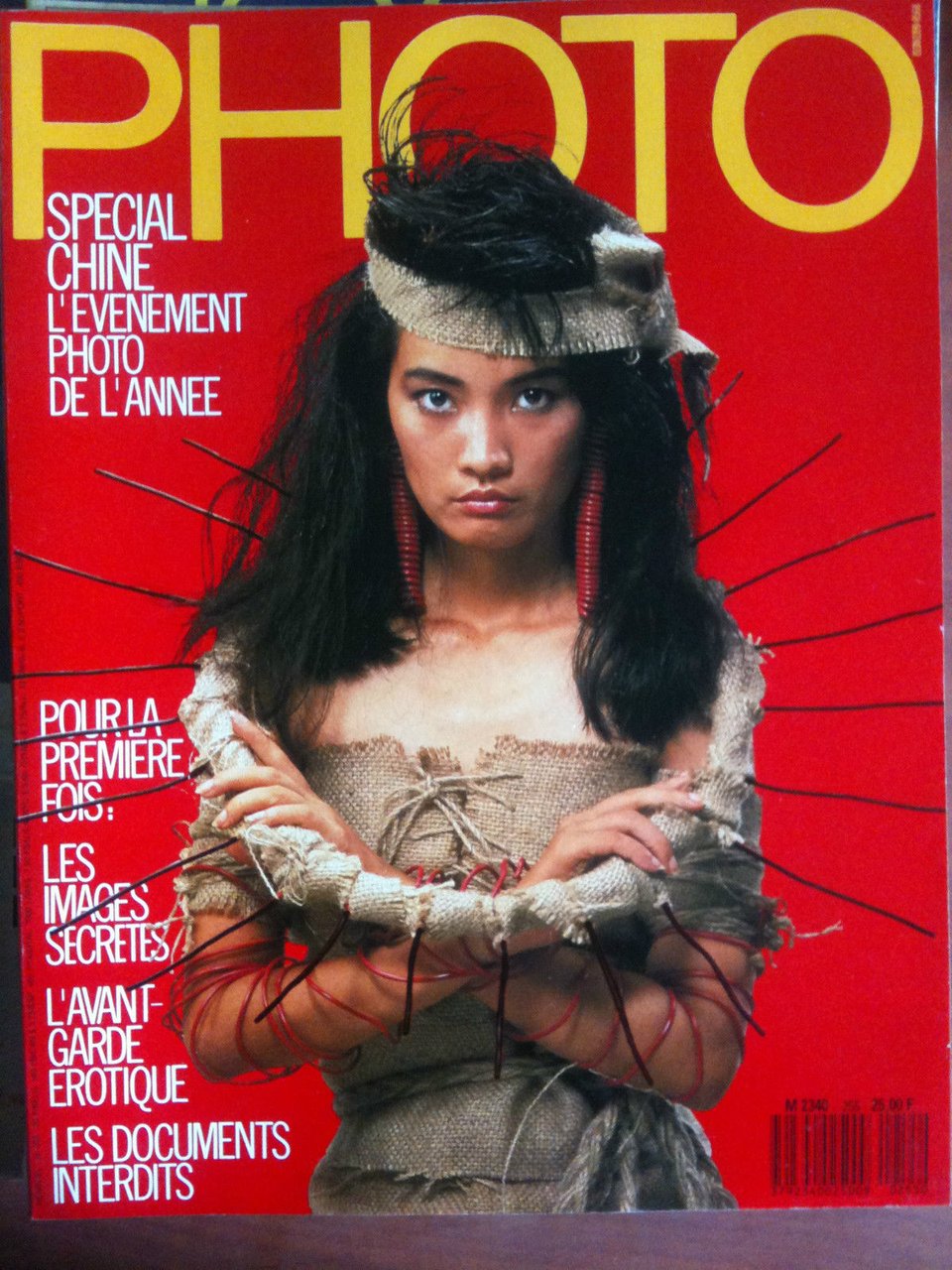 Photo n^ 255 Décembre 1988 Couverture: Black Horse - E8894