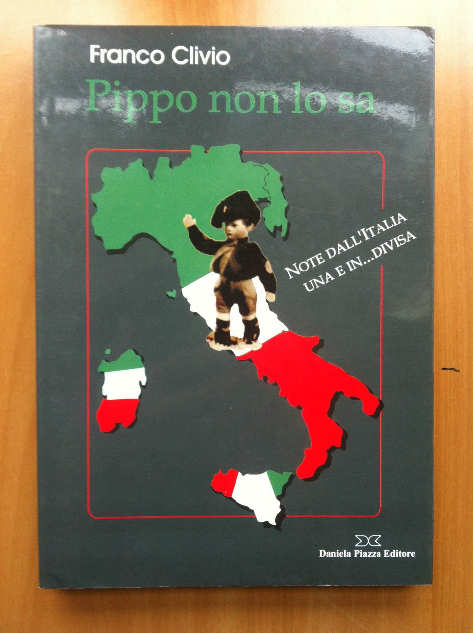 Pippo non lo sa. Note dall'Italia una e in... Divisa …