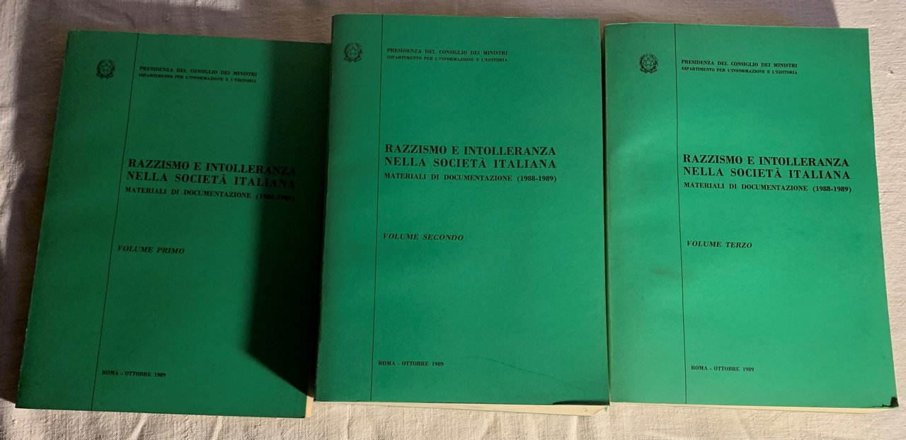 Razzismo e intolleranza nella società italiana. Materiali di documentazione (1988-1989). …