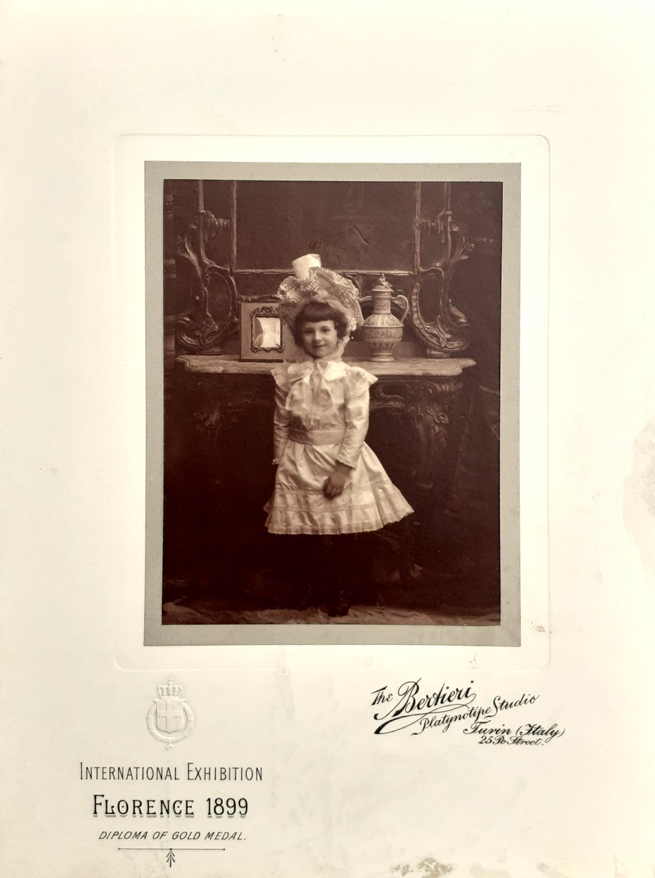 Ritratto in Platinotipia del fotografo Bertieri di Torino 1900 ca.