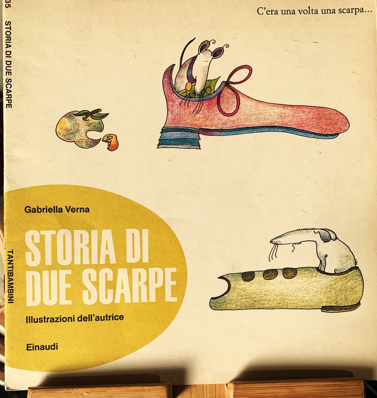 Storia di due scarpe | Immagine principale