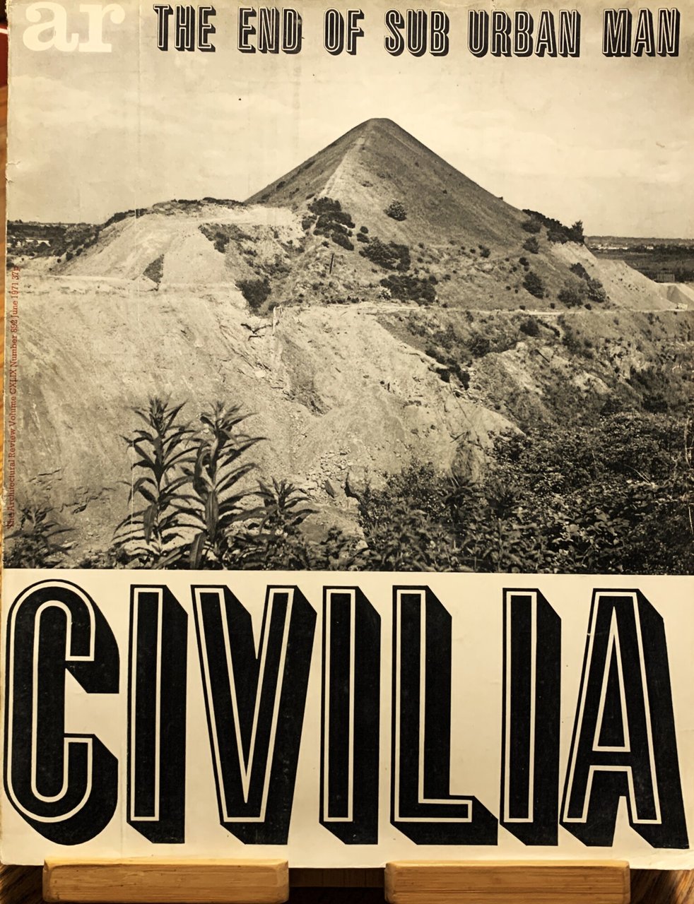 THE ARCHITECTURAL REVIEW N^ 892 June 1971