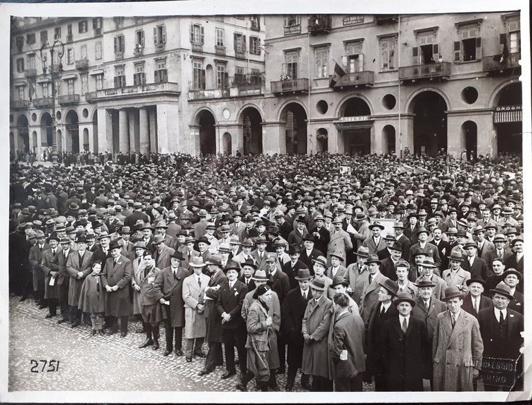 Torino Piazza Vittorio veneto Torino anni '30  Adunata