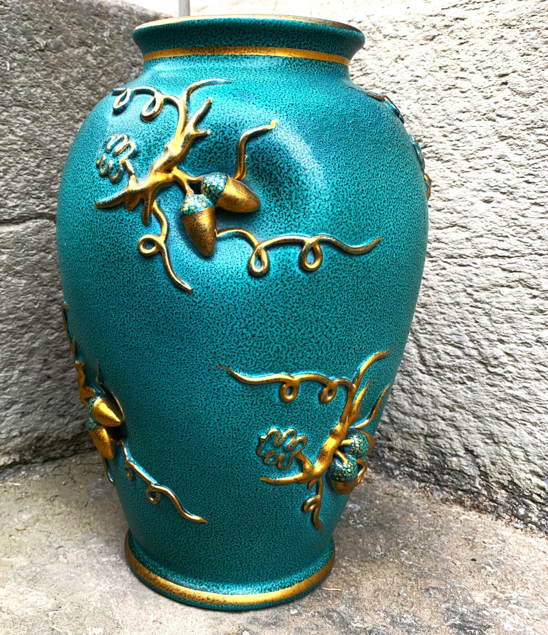 Vaso in ceramica decoro ghiande in rilievo anni '40 | Immagine principale
