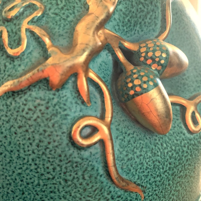 Vaso in ceramica decoro ghiande in rilievo anni '40 | Immagine Gallery 3