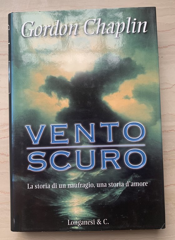 Vento scuro. La storia di un naufragio, una storia d'amore