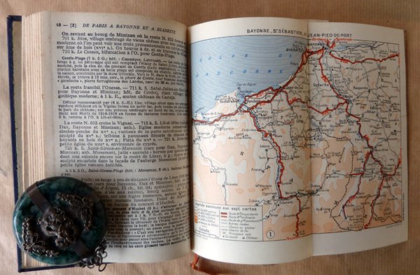 Les Guides Bleus Pyrénées.