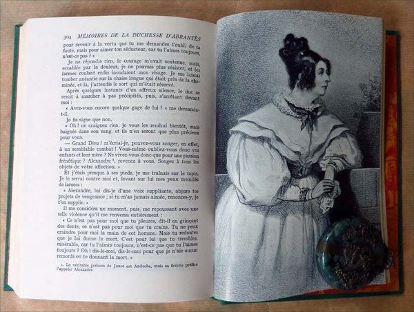 Mémoires de Madame D'Abrantès.