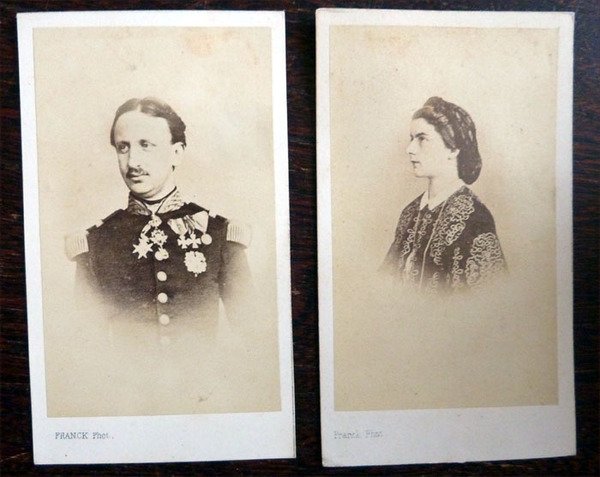 Deux portraits en photographie originale du Roi et de la …