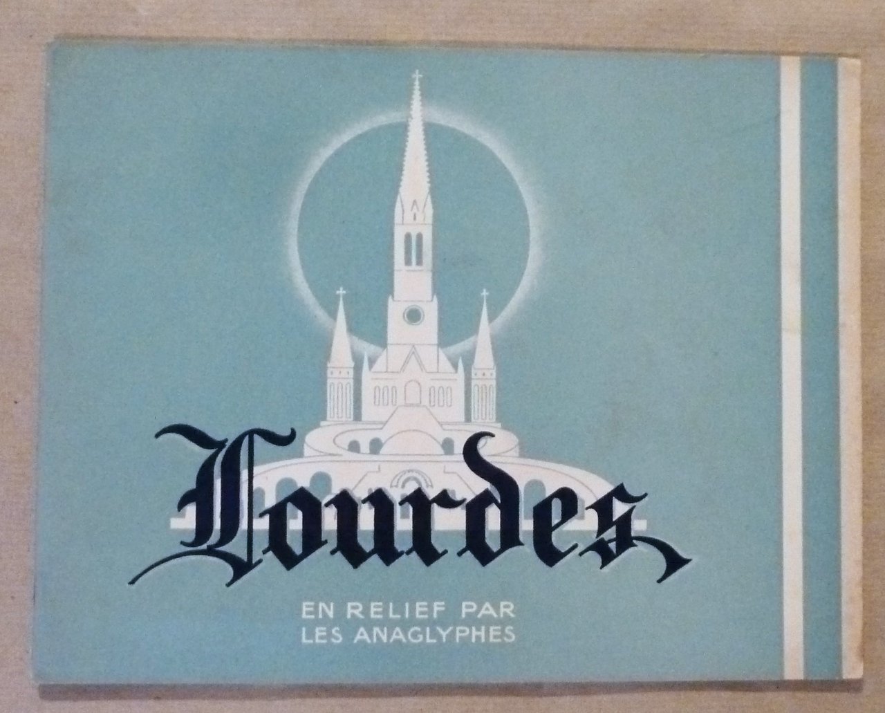 Lourdes en Relief par les Anaglyphes.