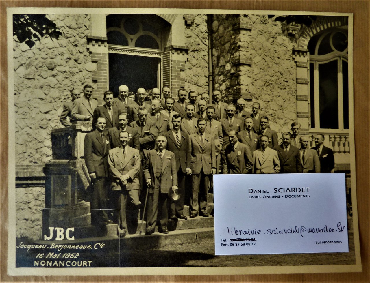 Une photographie représentant les cadres de l'Entreprise JBC (Jacqueau_Berjonneau &Cie); …