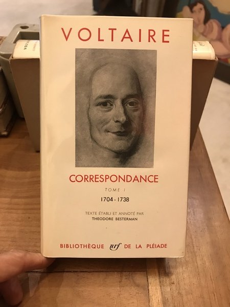 Correspondance. I. 1704-1738. Texte etabli et annoté par Theodore Besterman.