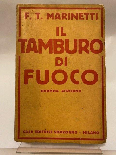 Tamburo di fuoco. Dramma africano di calore, colore, rumori, odori …
