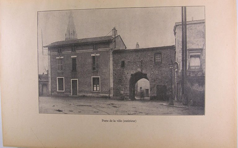 Essai historique sur Saint-Genis-Laval avant la révolution.