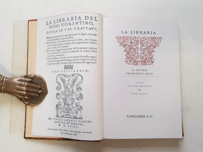 La libraria.