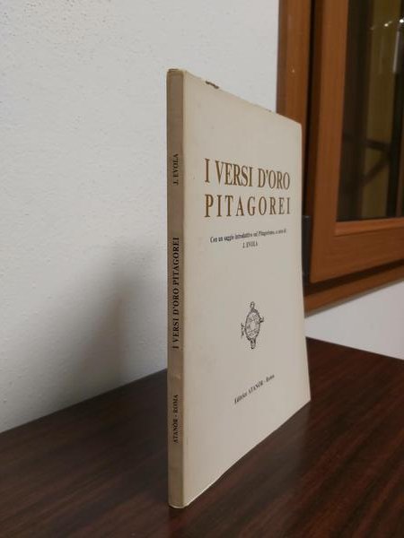 I VERSI D'ORO PITAGOREI. Con un saggio introduttivo sul Pitagorismo.