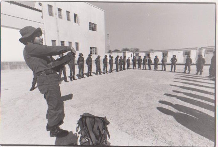 Addestramento militare femminile in un Liceo sperimentale di Tripoli, progetto …