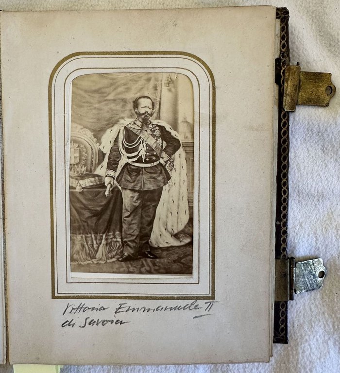 ALBUM FOTOGRAFICO 1866 CIRCA GIUSEPPE GARIBALDI