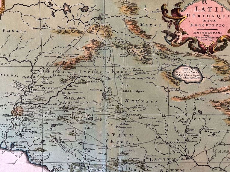 LATII UTRIUSQUE NOVA DESCRIPTIO