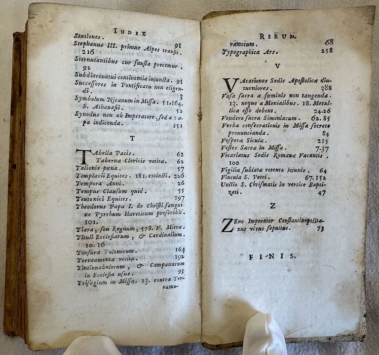 ROMANORUM PONTIFICUM BREVIS NOTITIA RITUS ECCLESIASTICOS & SINGULIS INSTITUTOS PRAECIPUO …