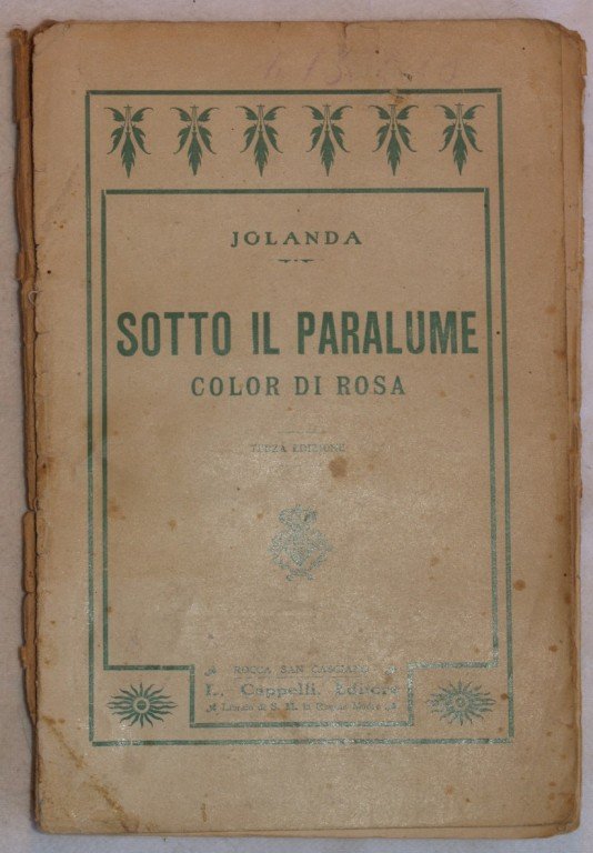 SOTTO IL PARALUME COLOR DI ROSA | Immagine Gallery 1