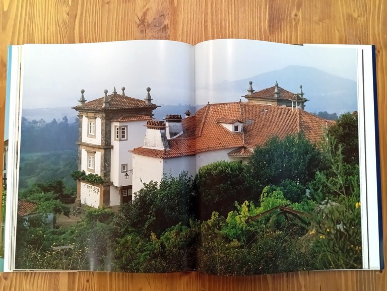 Casas e jardins de Portugal [Portuguese edition]