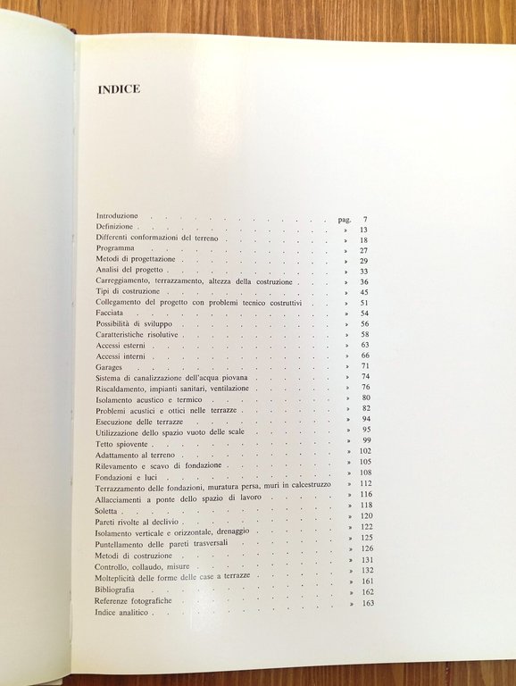 Case a terrazze sui declivi