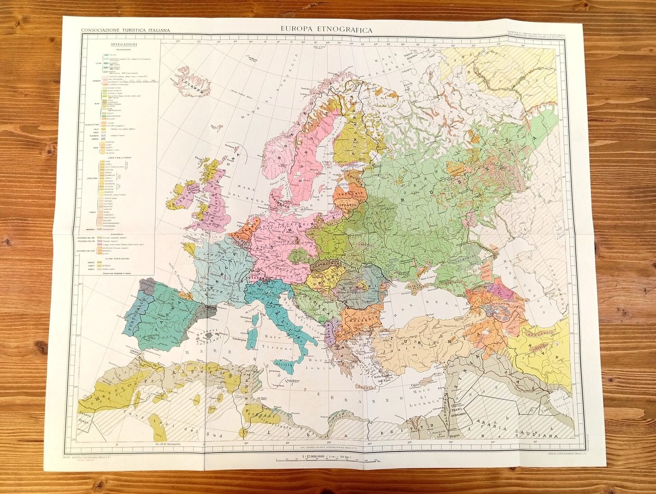 Europa etnografica - Scala 1 : 12 000 000