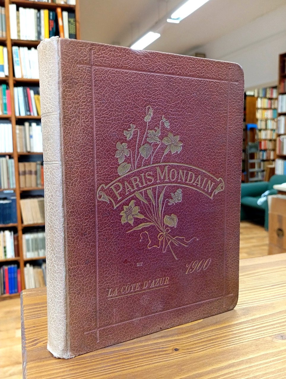 Paris Mondain. Annuaire du grand monde parisien et de la …