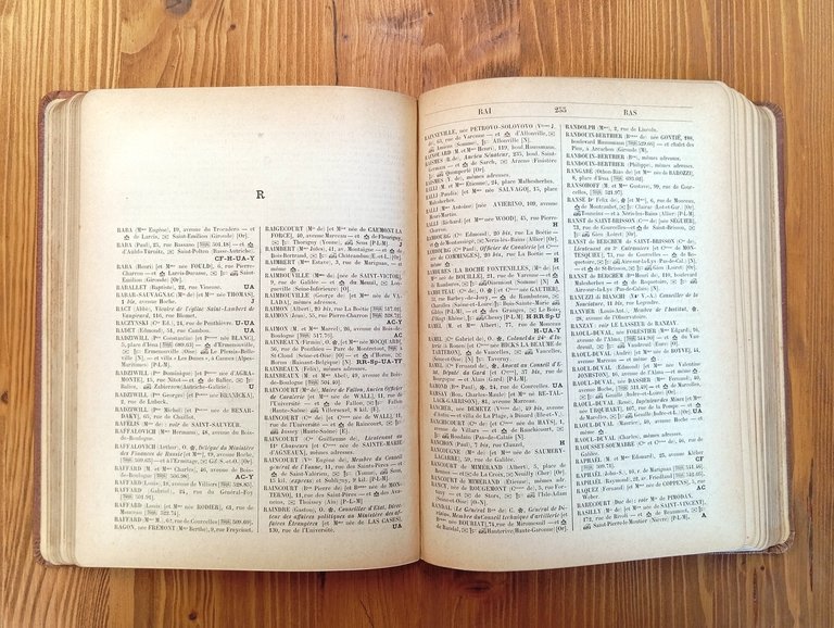 Paris Mondain. Annuaire du grand monde parisien et de la …