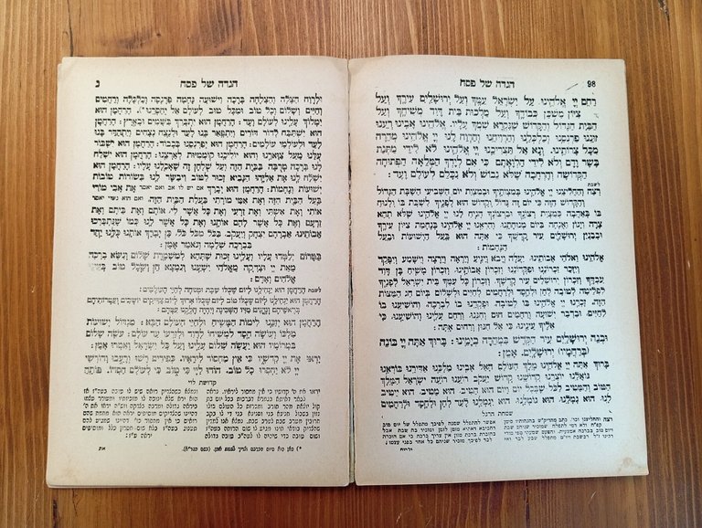 Seder Hagadah shel Pesah. 'im matayim sheloshim u-shemonah perushim ̣ve-hosafot …