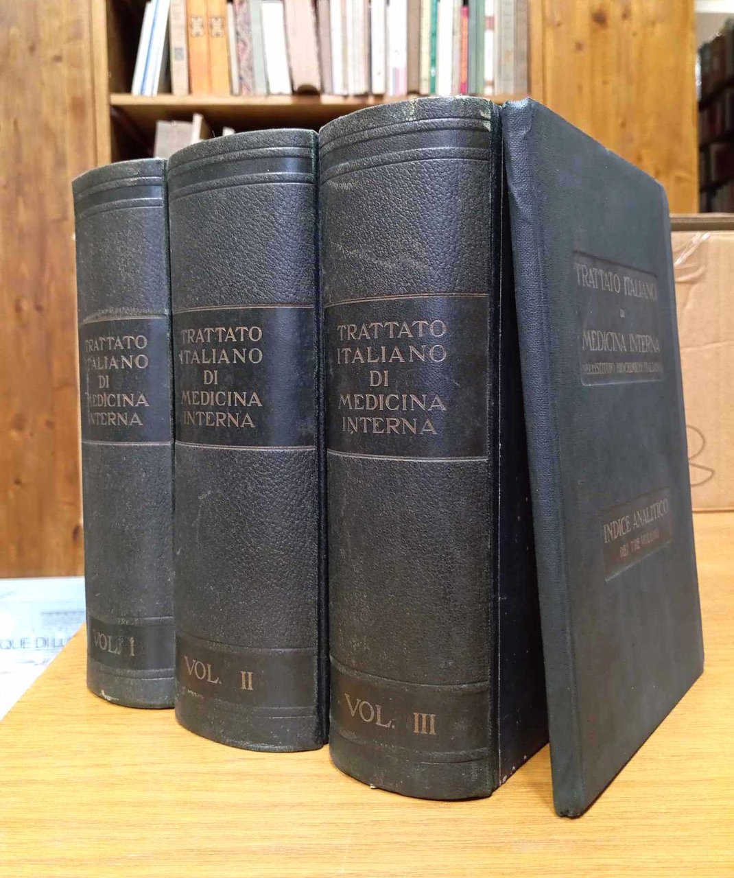 Trattato italiano di medicina interna (Vol. I-II-III + indici)