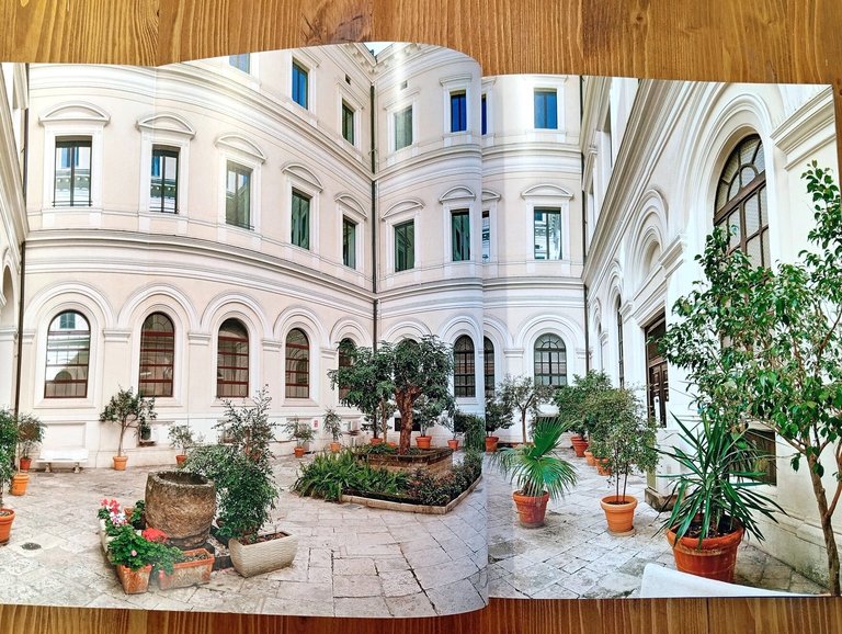 Università degli Studi di Bari "Aldo Moro". Gli edifici storici