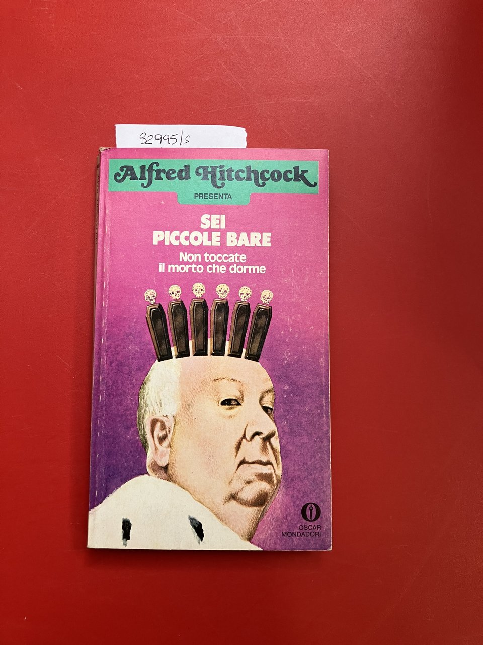 Sei piccole bare. Non toccate il morto che dorme | Immagine principale