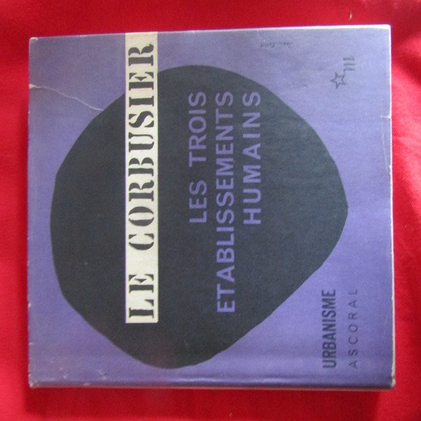 Les trois etablissements humains