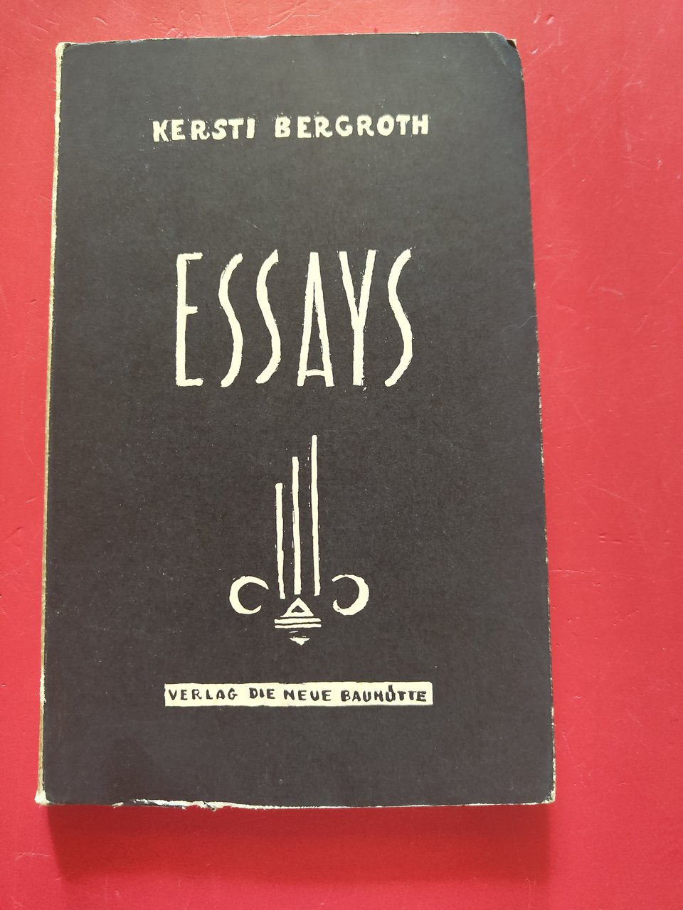 Essays | Immagine principale