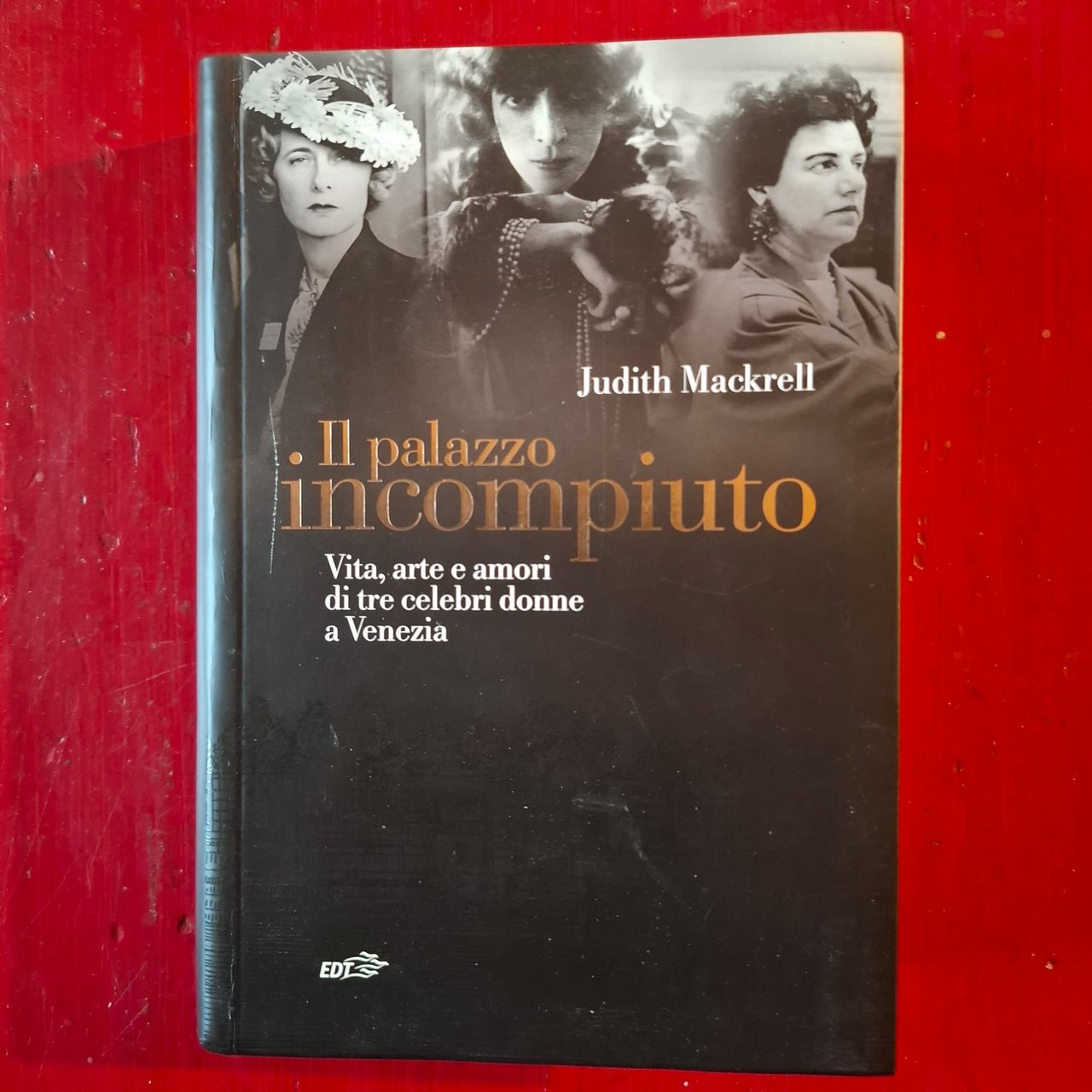 Il palazzo incompiuto | Immagine principale