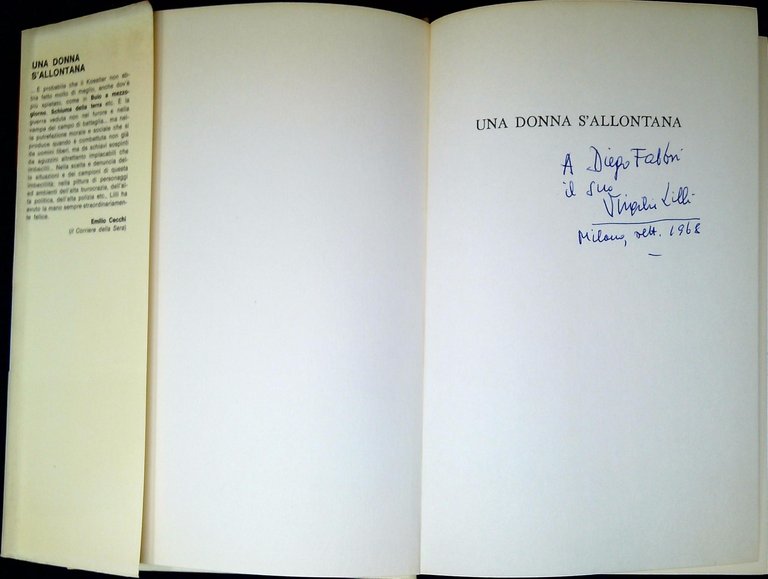 Una donna s'allontana