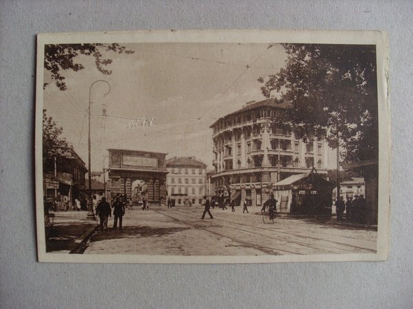 Cartolina / postcard MILANO - Piazzale di Porta Romana