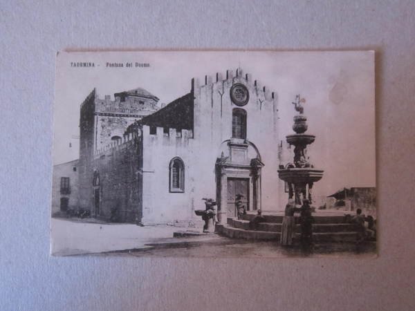 Cartolina TAORMINA (Messina) Fontana del Duomo. G.Attanasio