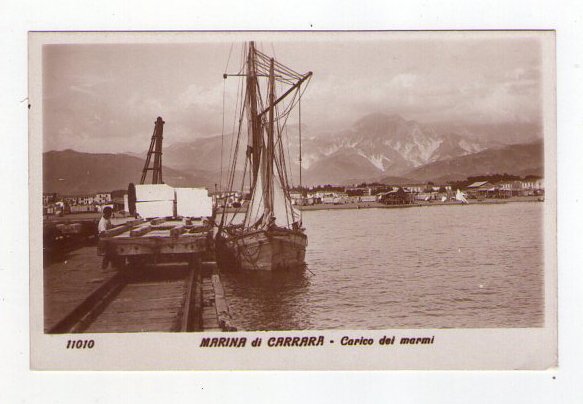 Cartolina / postcard Marina di Carrara - Carico dei Marmi